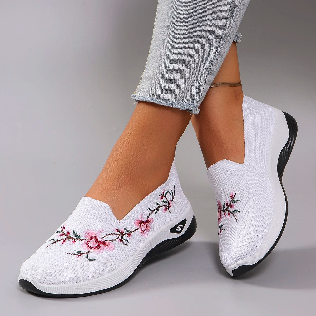 Spring and Autumn New Women's Sports Shoes, Fashionable, Breathable, Lightweight, Non-Slip, Wear-Resistant, Casual Sports Shoes, Flat Shoes, Loafers