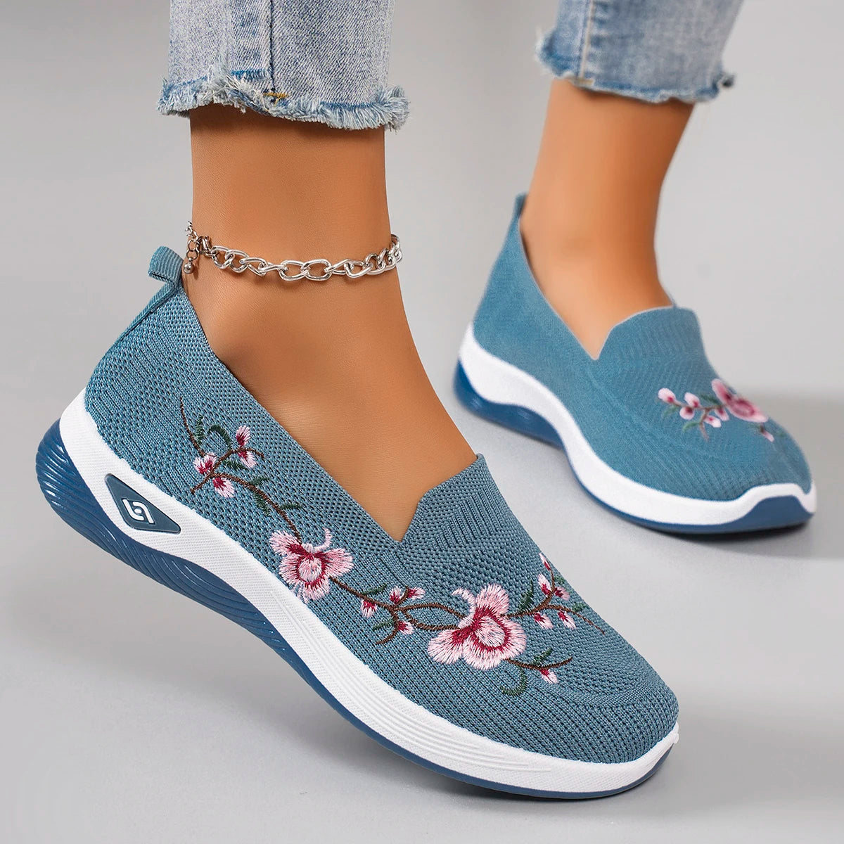 Spring and Autumn New Women's Sports Shoes, Fashionable, Breathable, Lightweight, Non-Slip, Wear-Resistant, Casual Sports Shoes, Flat Shoes, Loafers