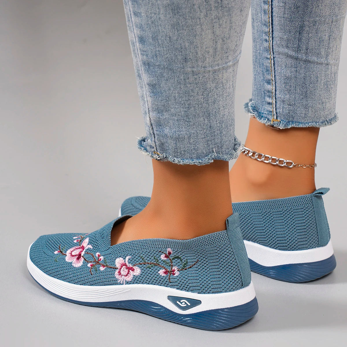 Spring and Autumn New Women's Sports Shoes, Fashionable, Breathable, Lightweight, Non-Slip, Wear-Resistant, Casual Sports Shoes, Flat Shoes, Loafers
