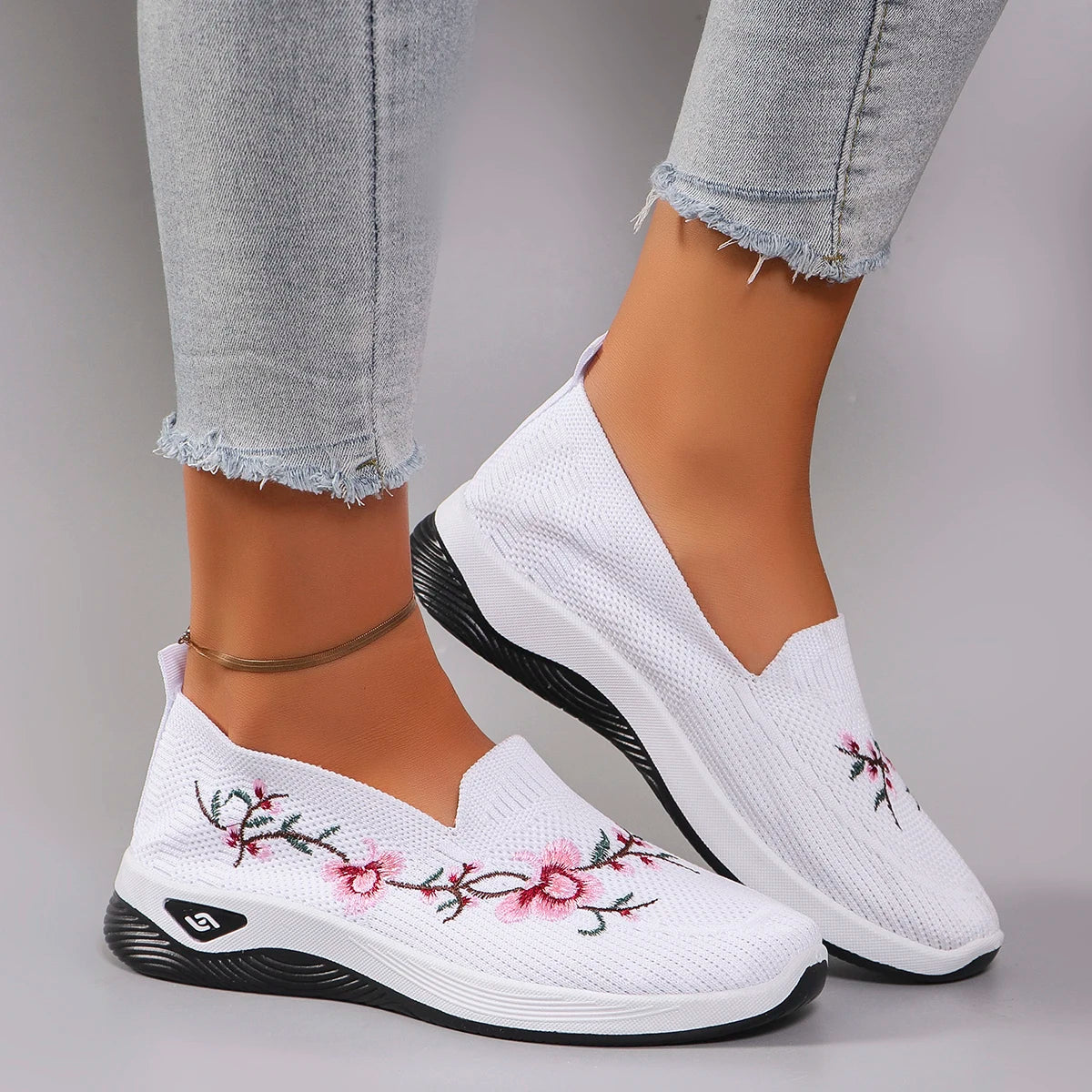 Spring and Autumn New Women's Sports Shoes, Fashionable, Breathable, Lightweight, Non-Slip, Wear-Resistant, Casual Sports Shoes, Flat Shoes, Loafers